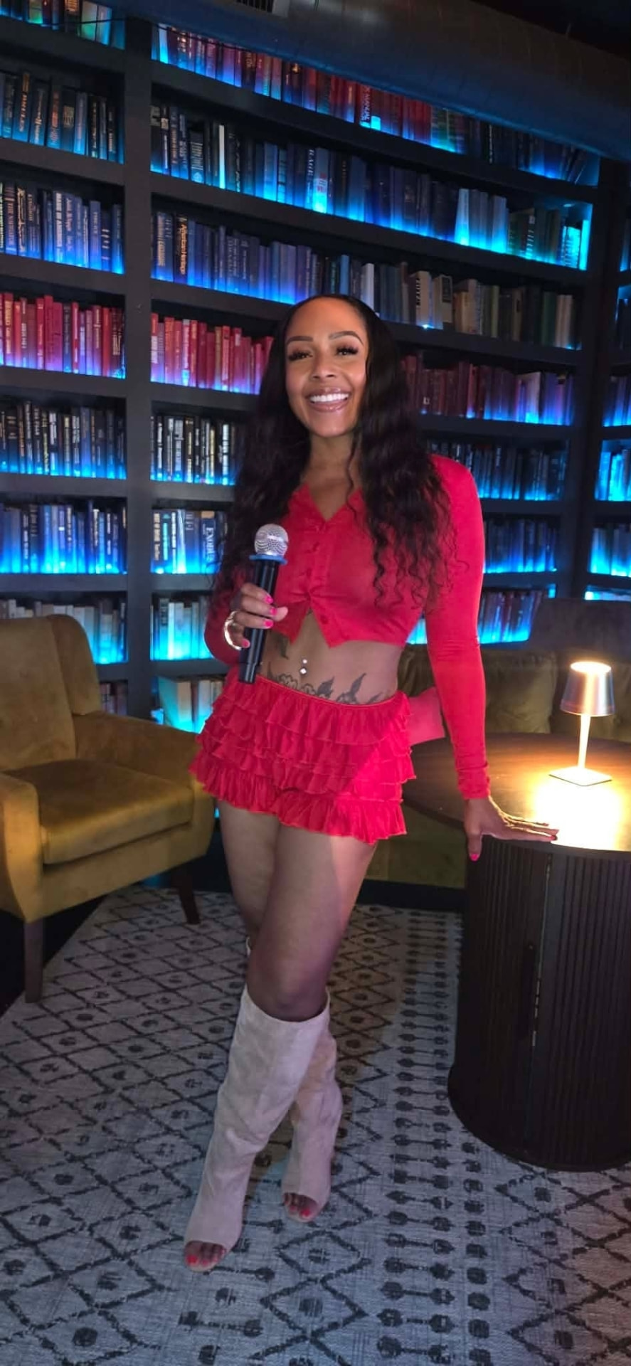 Cheyja hosting — Library lounge