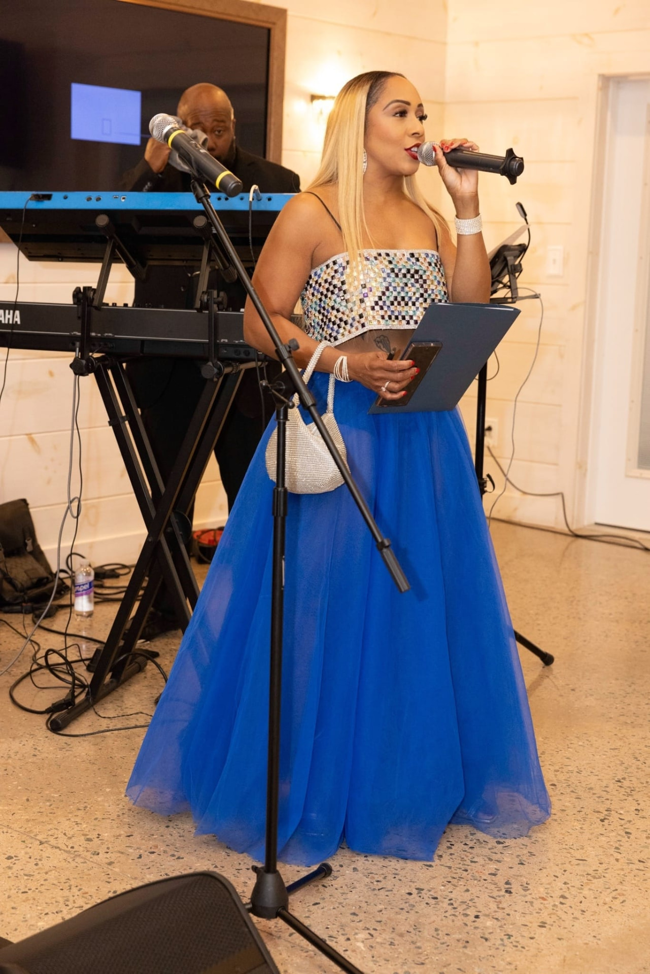 Cheyja hosting — Full band