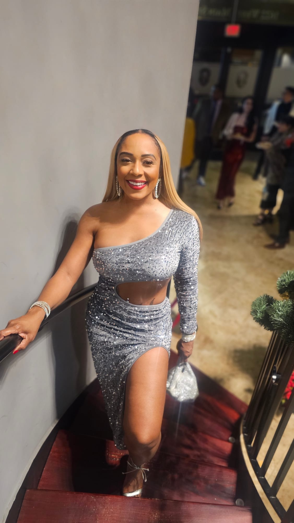 Cheyja hosting — Making an entrance